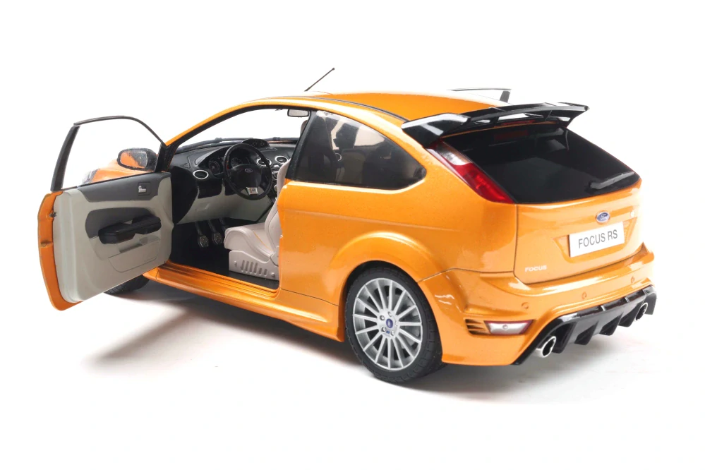 Ford Focus RS MK2 Pack RS Plus 2009 electric orange 1:18 Solido