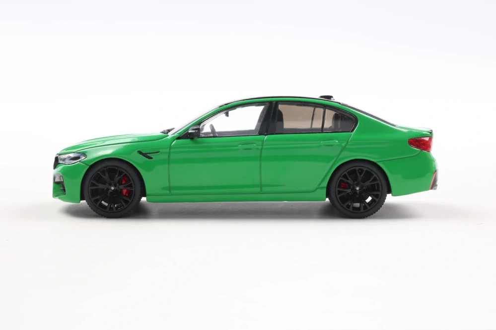 BMW M5 Competition 2022 signal green 1:43 Solido