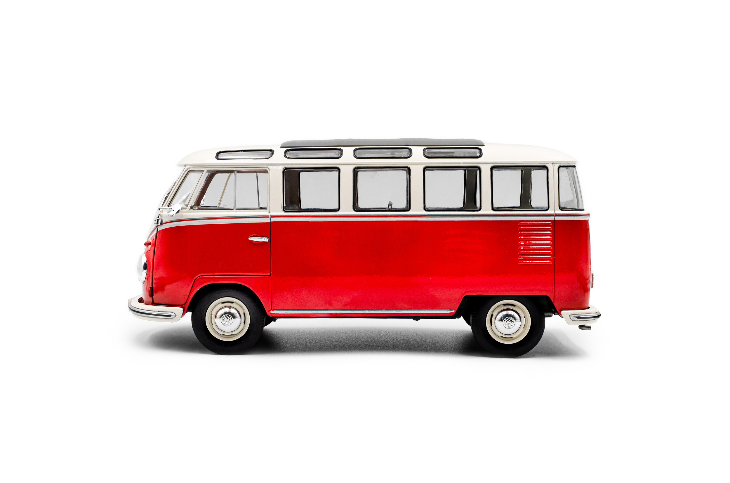 Volkswagen T1 Samba red/white 1:18 Solido