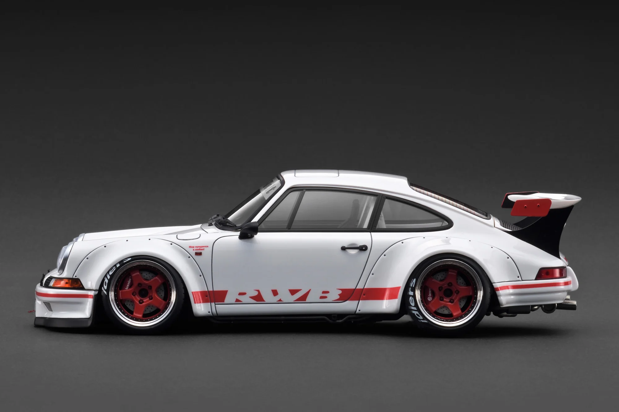 Porsche RWB Backdate white 1:18 Ignition Model