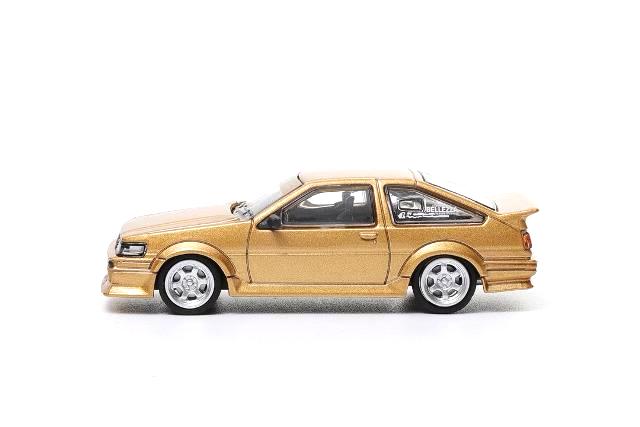Toyota AE86 gold 1:64 DCT