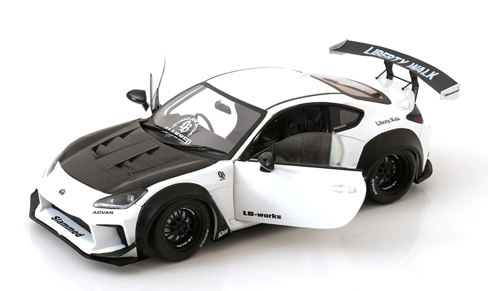 Toyota GR86 LBWK Body KIT white 1:18 Solido