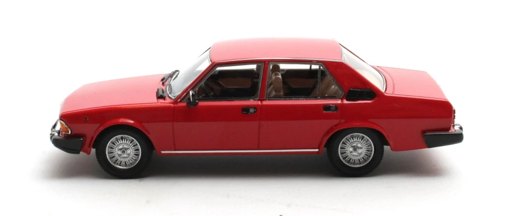 Alfa Romeo Alfa 6 2.5i T119 1979 red 1:43 Matrix Scale Models