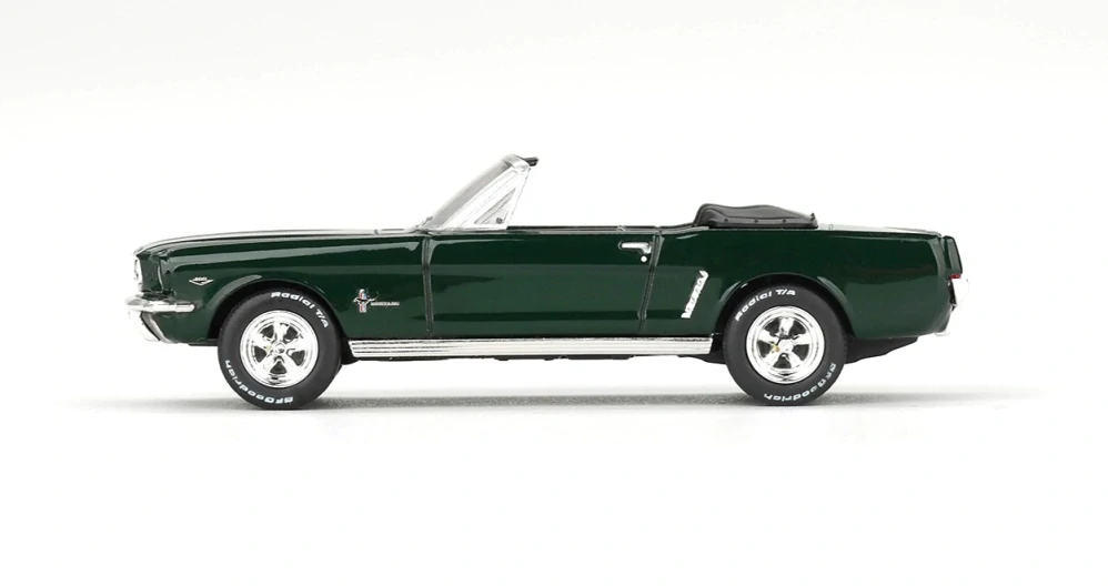 Ford Mustang Convertible 1964 highland green 1:64 Mini GT