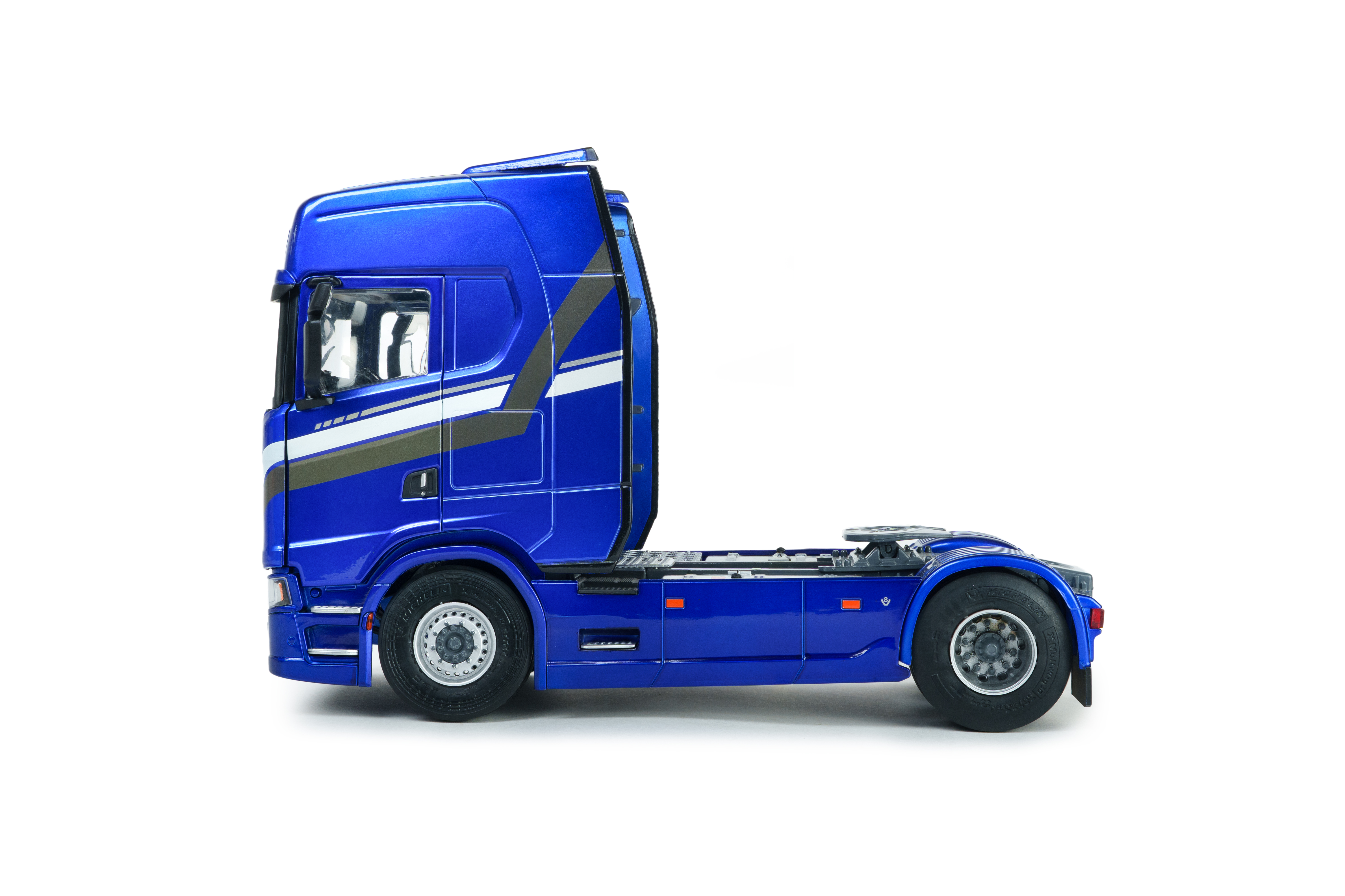 Scania 580S Highline 2023 blue metallic 1:24 Solido