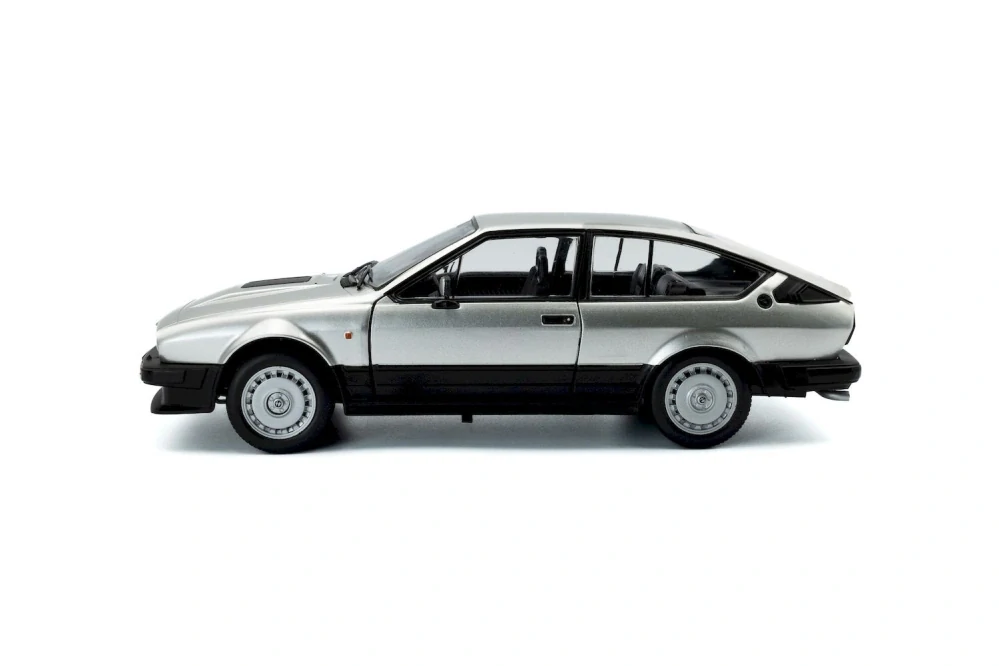 Alfa Romeo GTV6 1984 silver 1:18 Solido