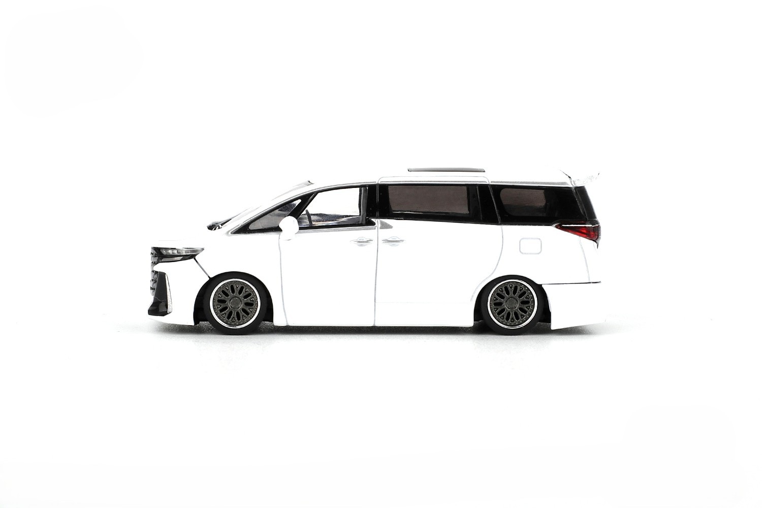 Toyota Vellfire 40 2025 white 1:64 Mini GT