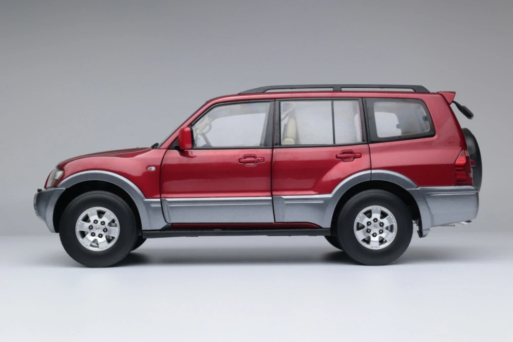 Mitsubishi Pajero V73 red 1:18 Sun Star