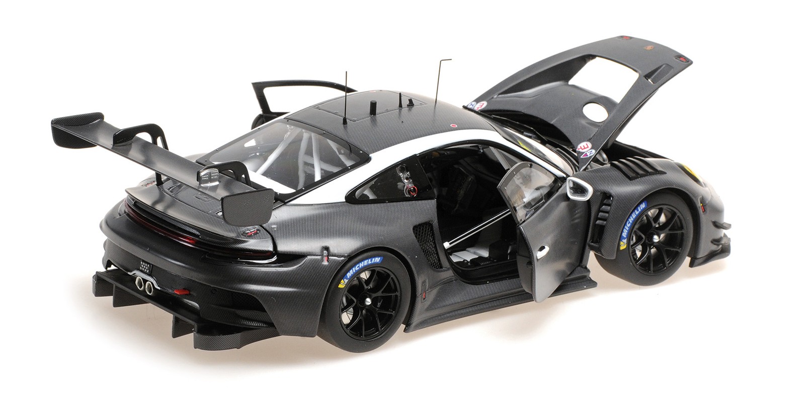 Porsche 911 992 GT3 R Customer Delivery Version carbon 1:18 Minichamps 