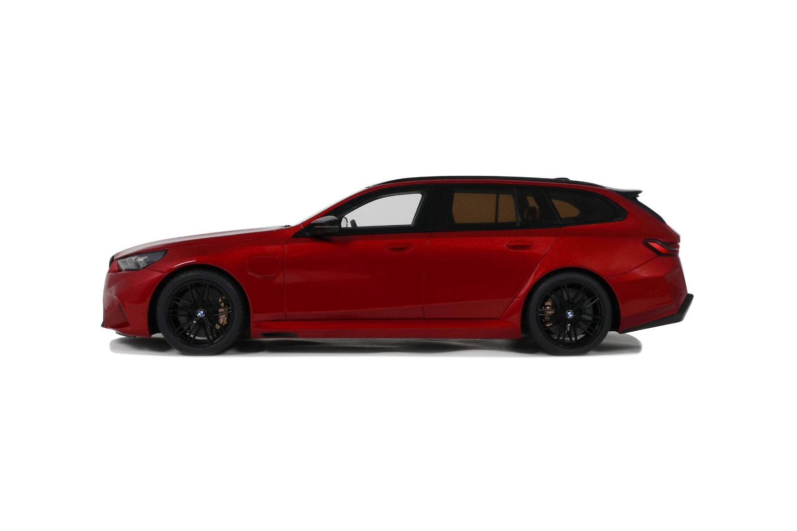 BMW M5 Touring 2025 red 1:18 GT Spirit