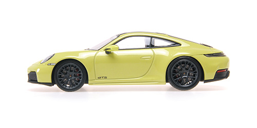 Porsche 911 (992.2) Carrera GTS 2024 yellow metallic 1:43 Minichamps