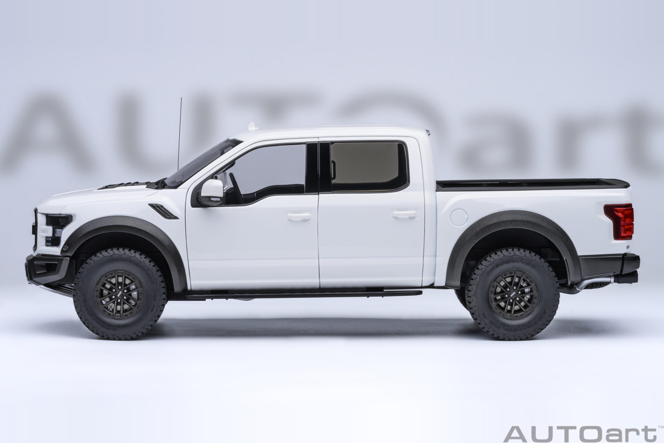 Ford F-150 Raptor Supercrew 2019 oxford white 1:18 AUTOart