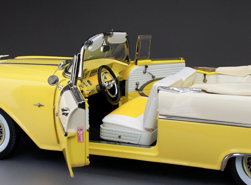 Pontiac Star Chief Open Convertible 1955 white mist/avalon yellow 1:18 Sun Star