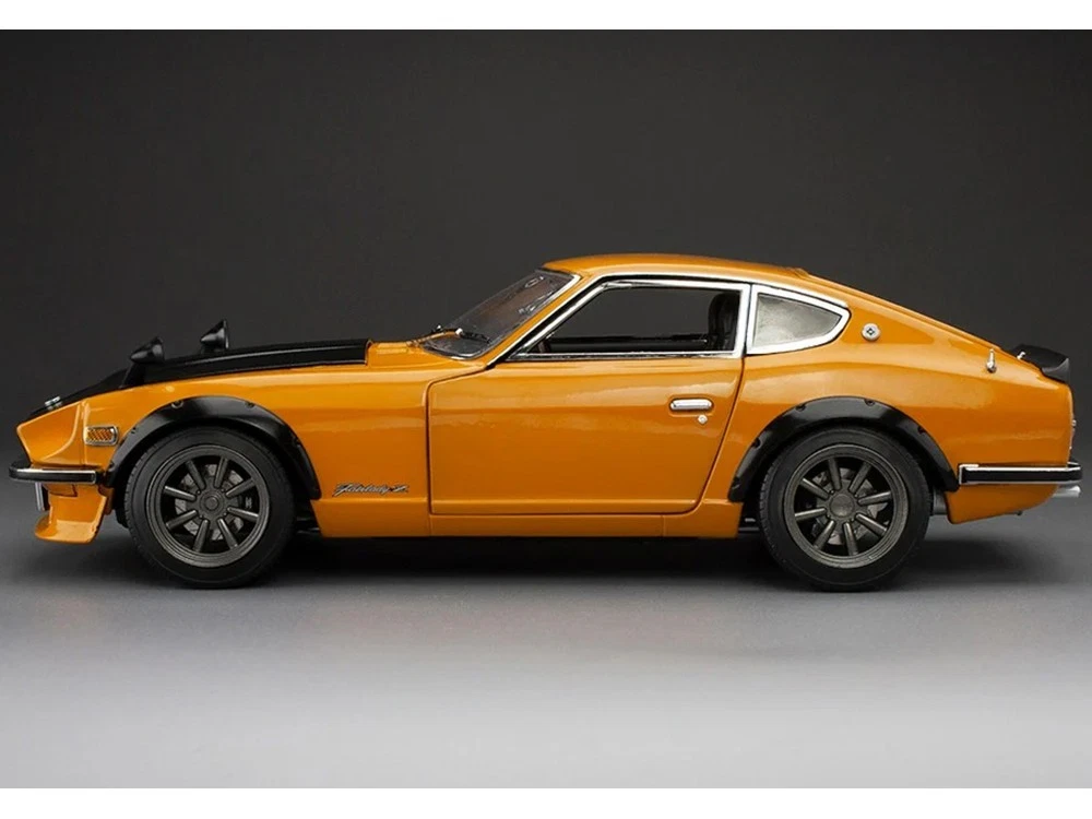 Datsun Fairlady Z S30 RHD 1970 orange/carbon 1:18 Sun Star