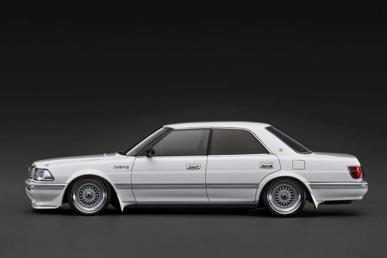 Toyota Crown Royal Saloon G 130 white 1:18 Ignition Model