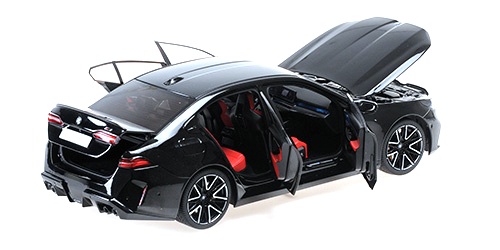 BMW M5 2024 black metallic 1:18 Minichamps 