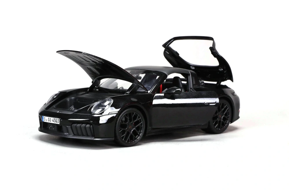 Porsche 911 992.2 Targa 4 GTS Hybrid 2025 black 1:18 Maisto