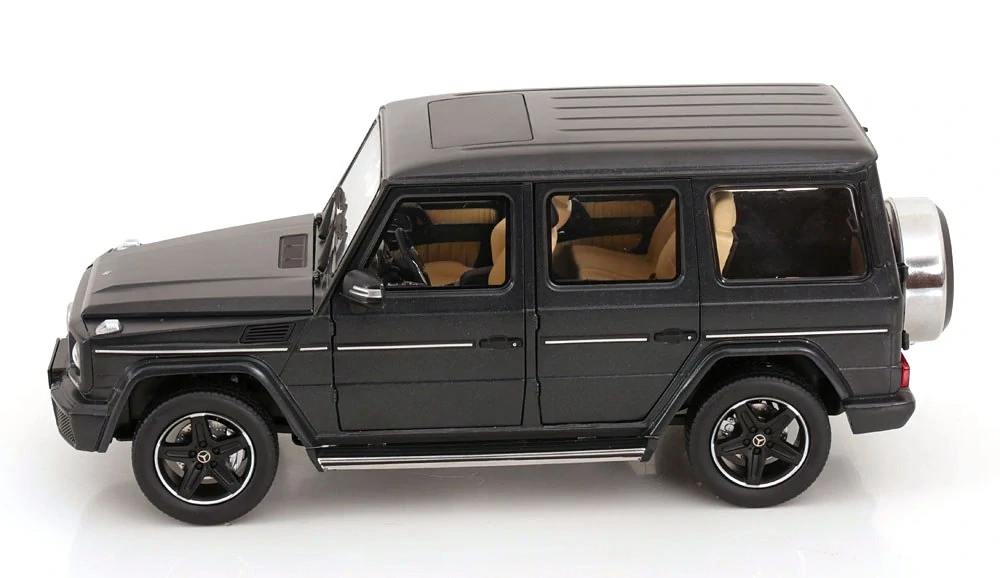 Mercedes-Benz G-Class W463 Designo matt black 1:18 iScale