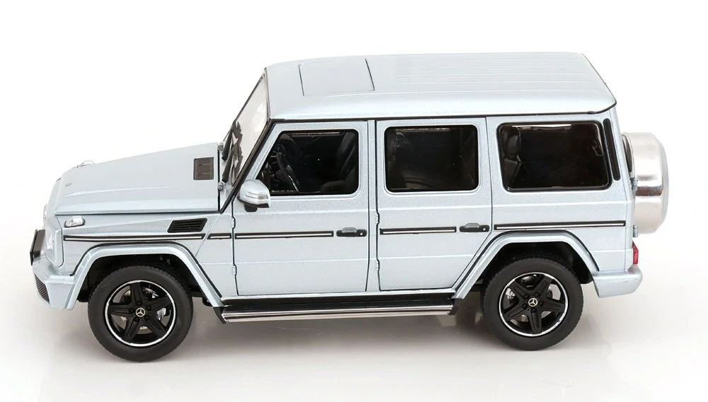 Mercedes-Benz G-Class W463 silver 1:18 iScale