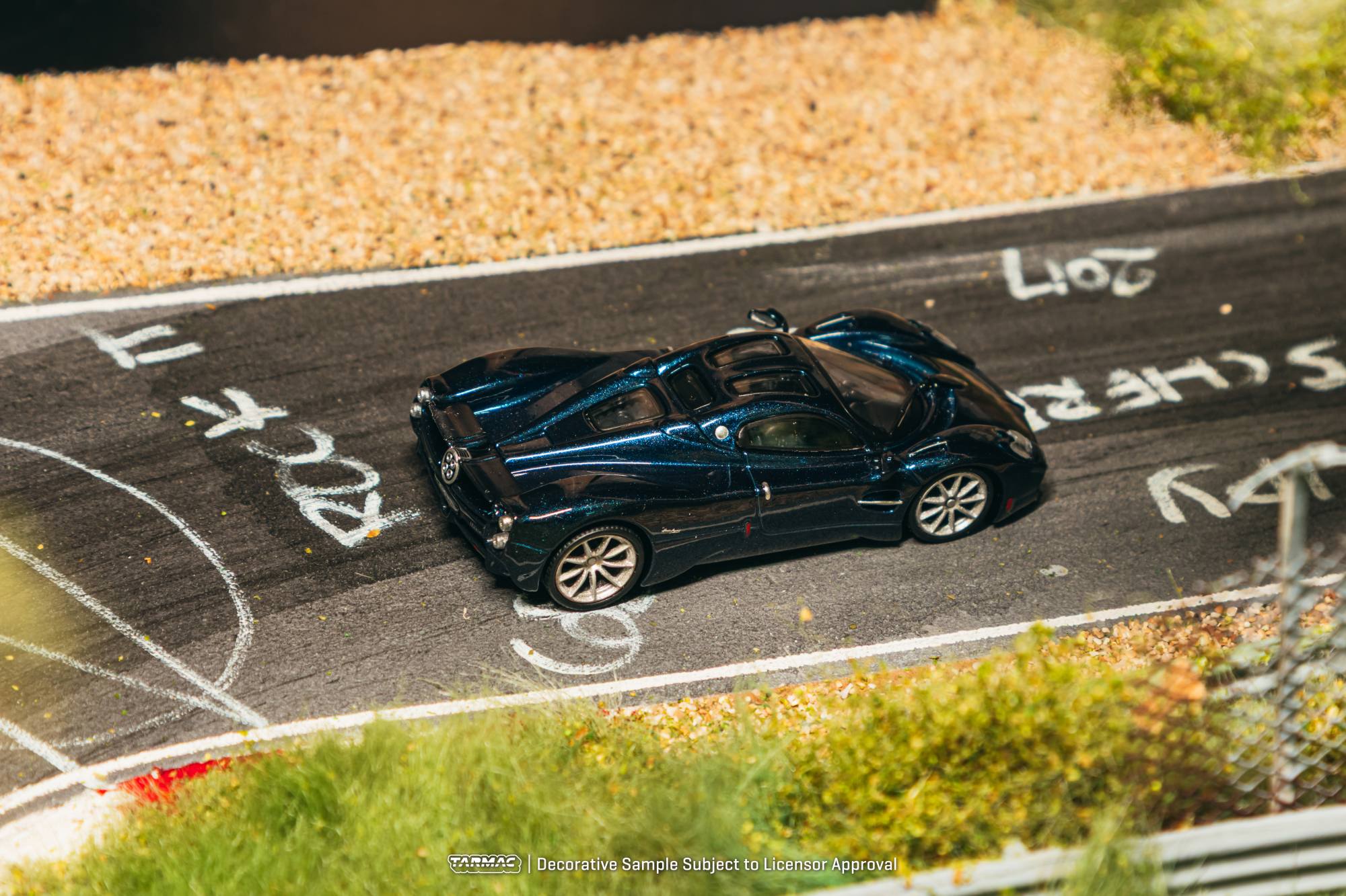Pagani Utopia 2022 blue metallic 1:64 Tarmac