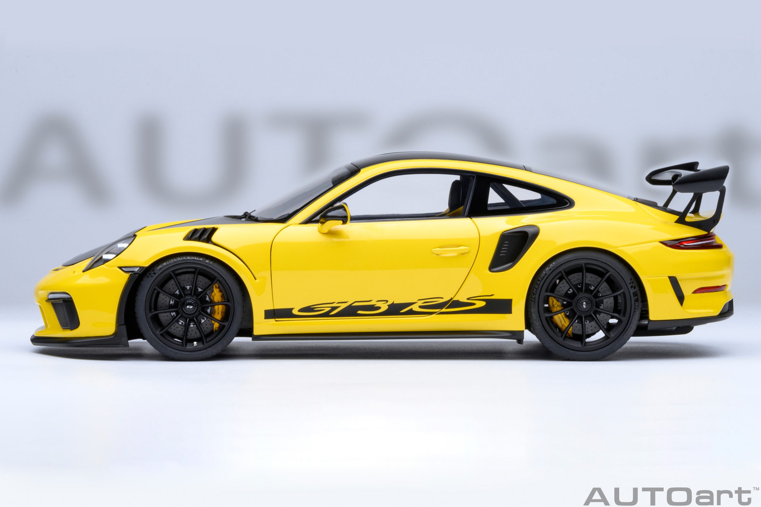 Porsche 911 GT3RS 2017 Weissach Package racing yellow 1:18 AUTOart