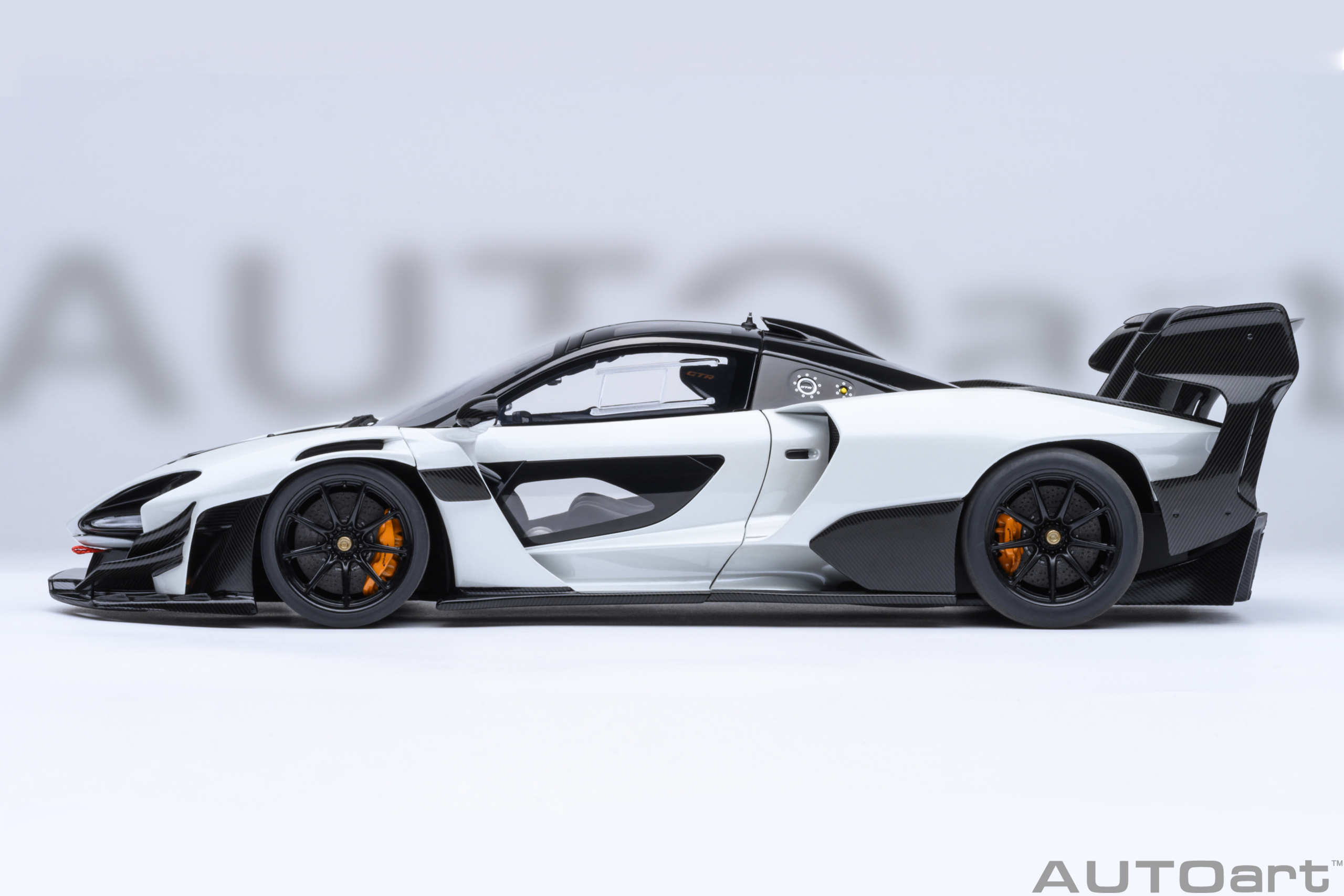 McLaren Senna GTR 2021 silica white 1:18 AUTOart