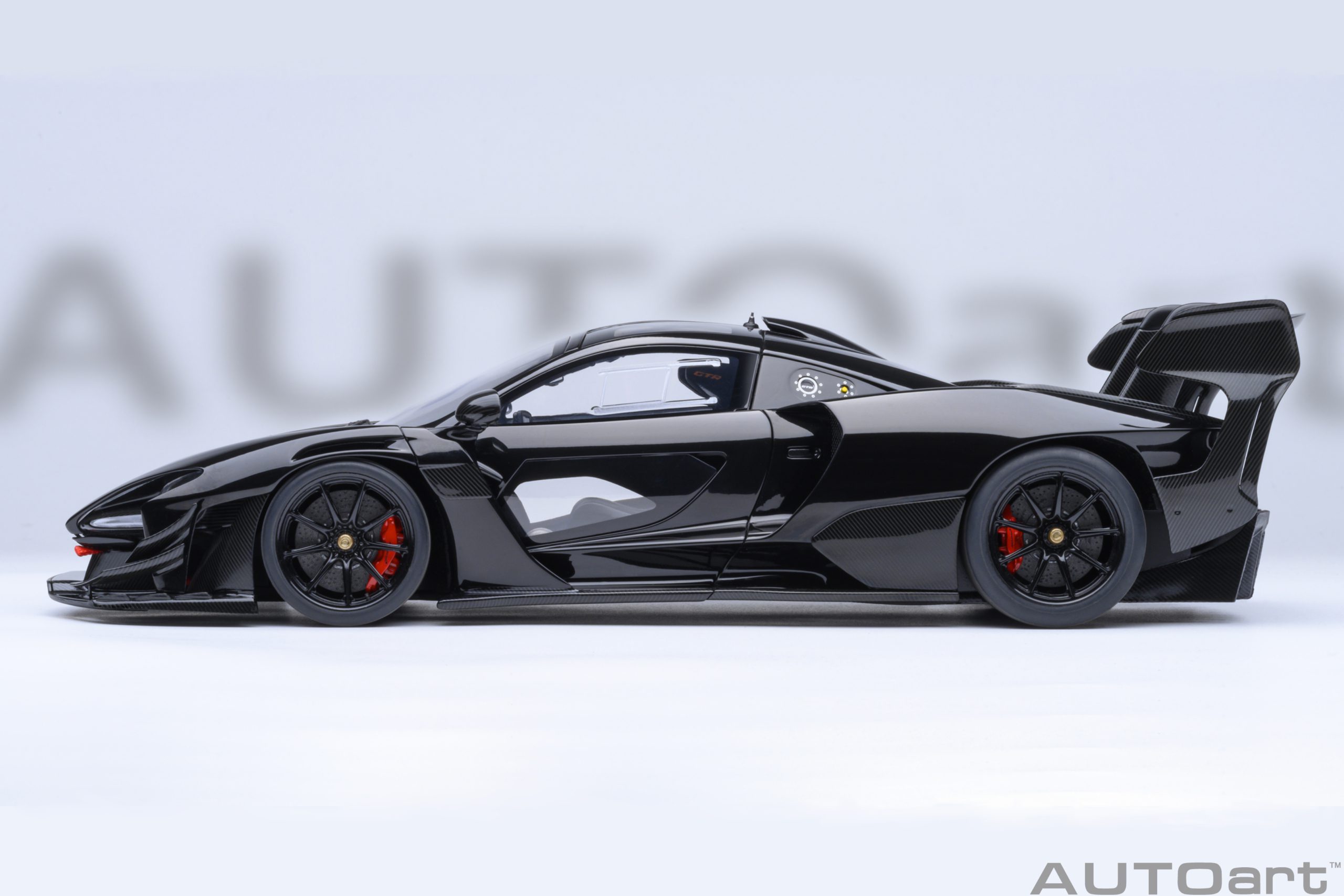 McLaren Senna GTR 2021 onyx black 1:18 AUTOart