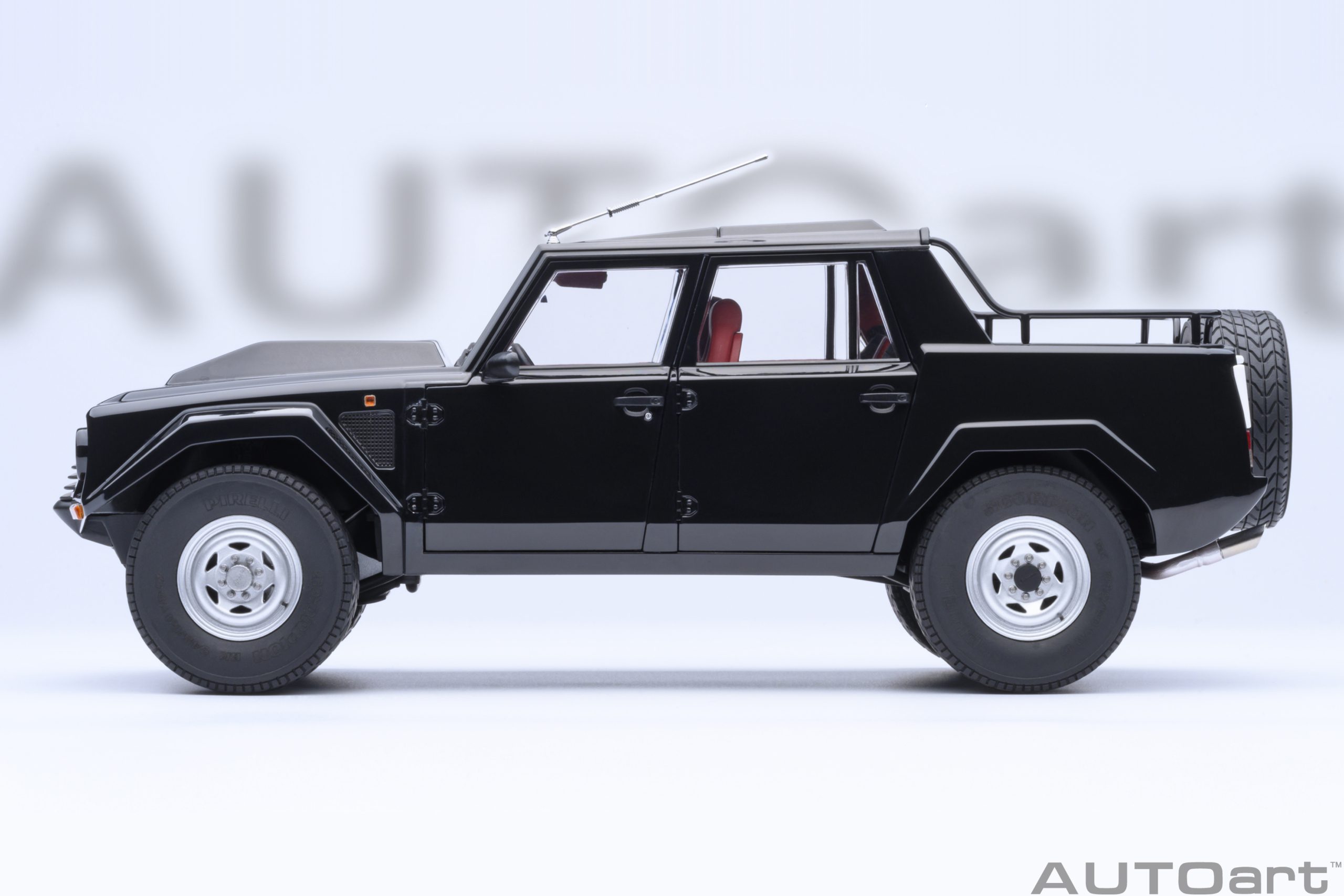 Lamborghini LM002 black 1:18 AUTOart