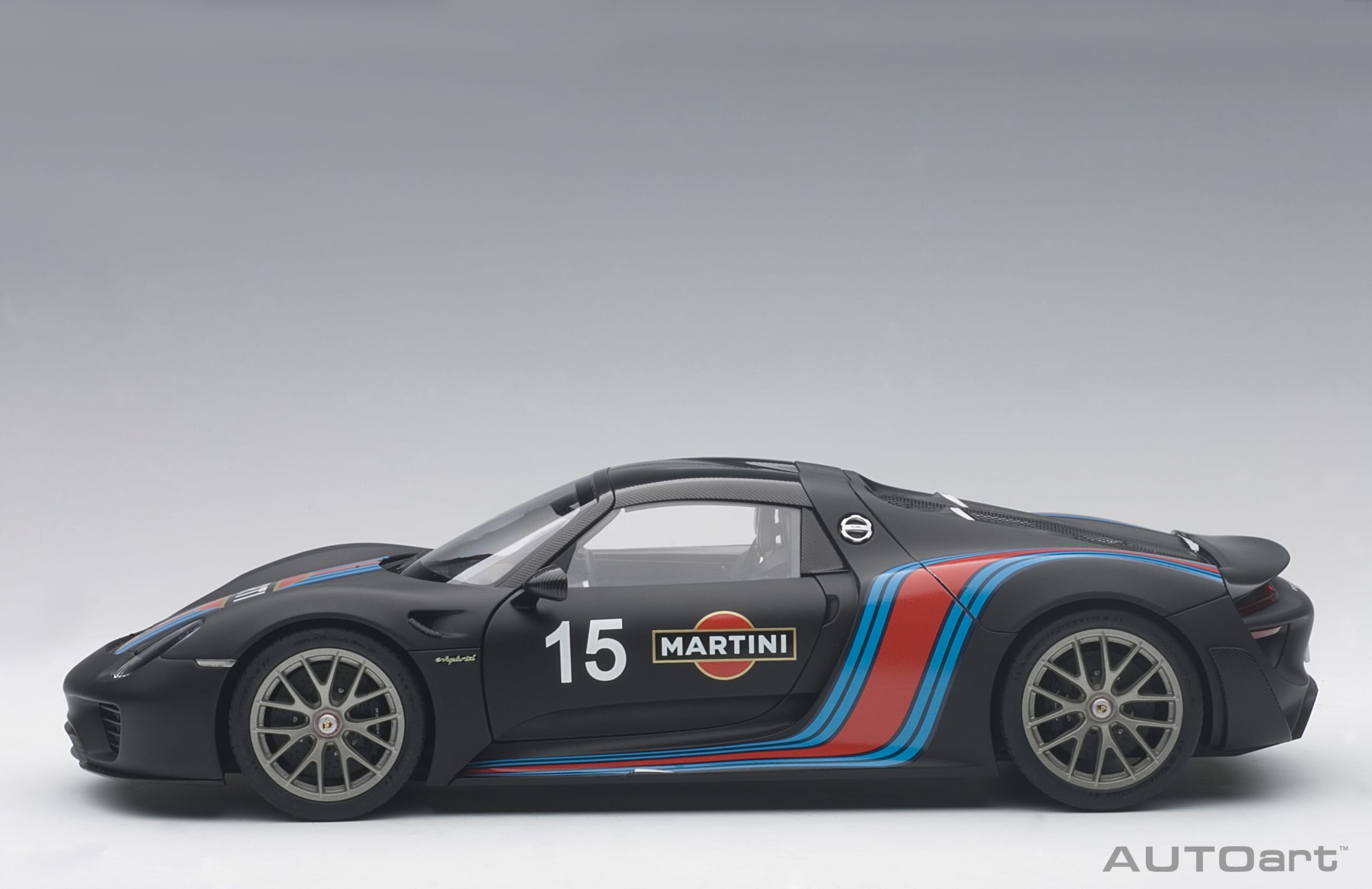 Porsche 918 Spyder 2013 Weissach Package black /Martini 1:18 AUTOart
