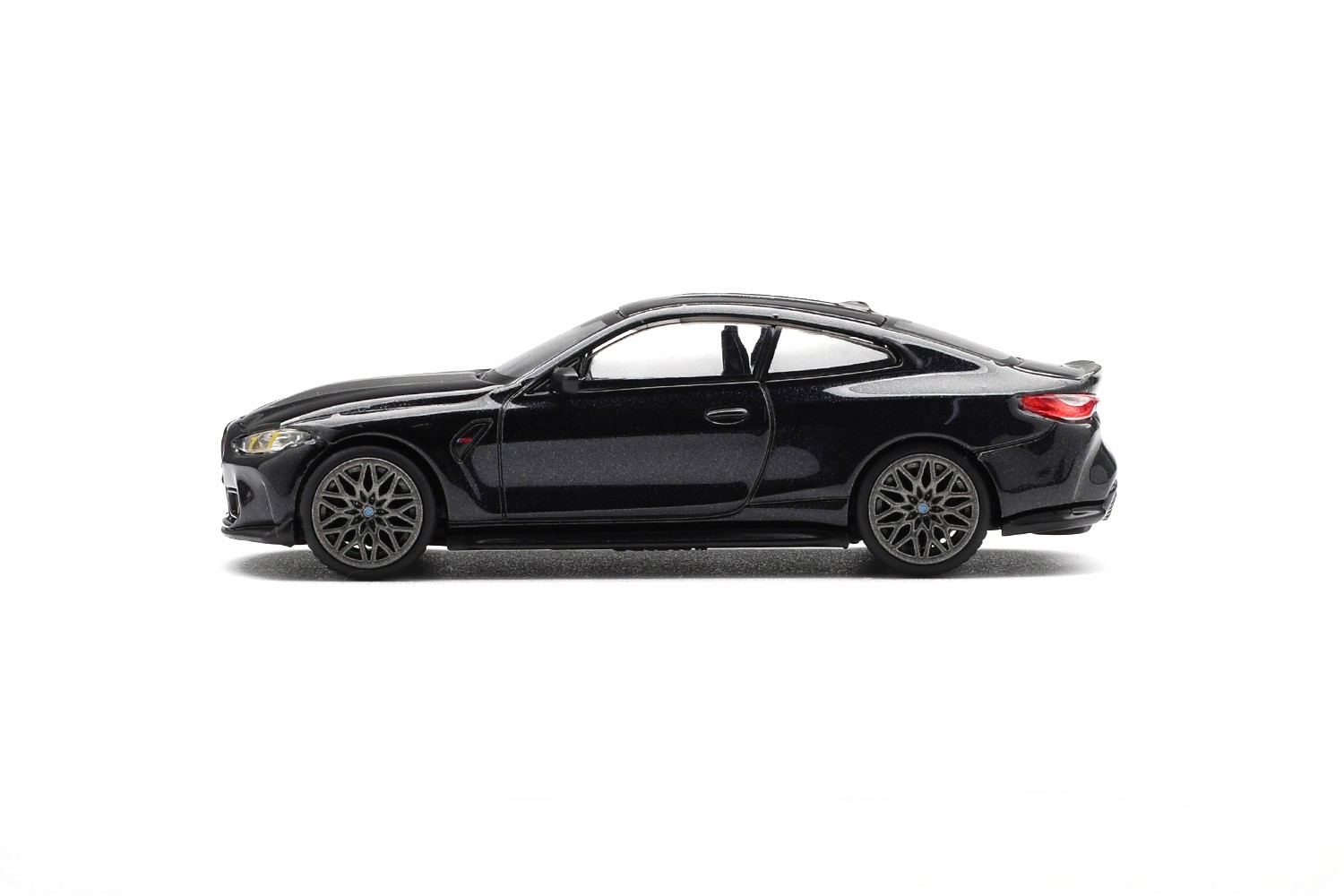 BMW M4 (G82) CS 2025 black sapphire 1:64 Mini GT