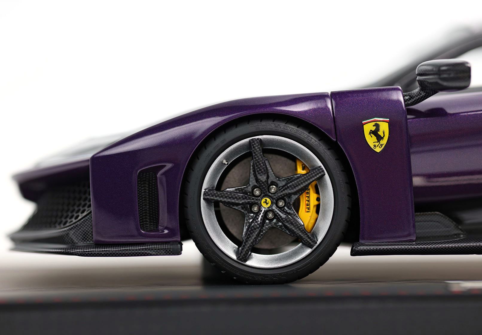 Ferrari F80 Viola Hong Kong 1:18 B.B.R.