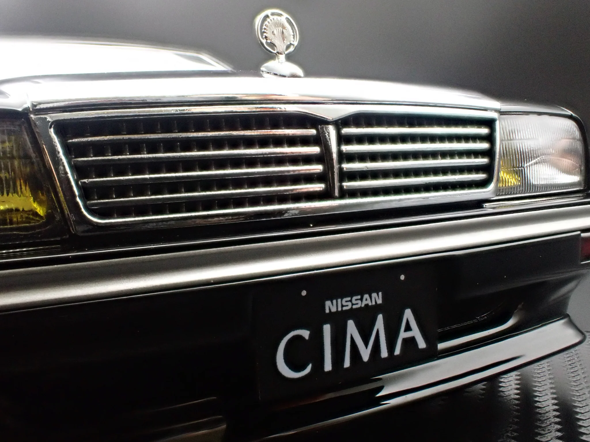 Nissan Cedric Cima Y31 black 1:18 Ignition Model