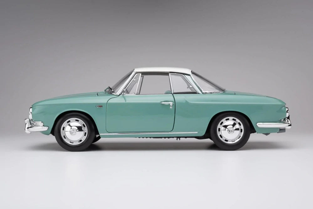 Volkswagen Karmann Ghia Typ 34 pacific green/white roof 1:18 Norev
