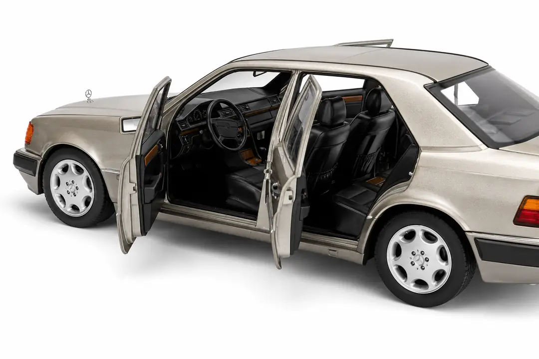 Mercedes-Benz 500 E W124 smoke silver 1:18 Norev