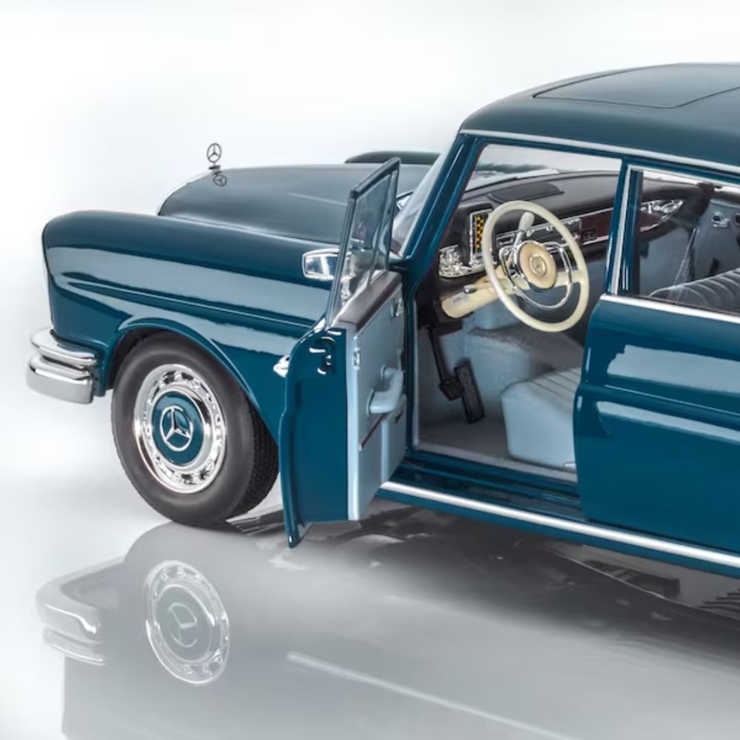 Mercedes-Benz 220 S W111 blue 1:18 Norev