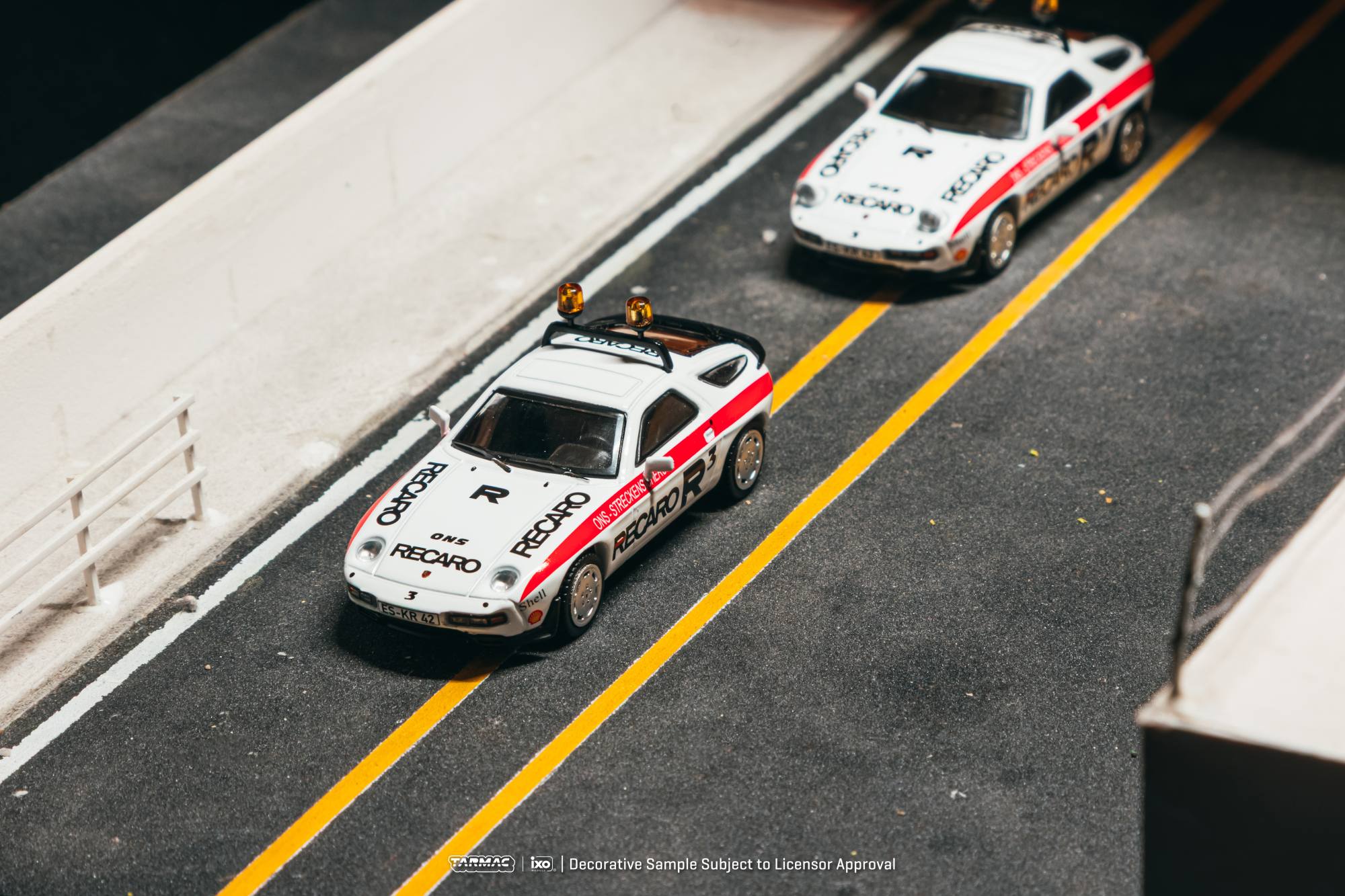 Porsche 928 S Safety Car white 1:64 Tarmac