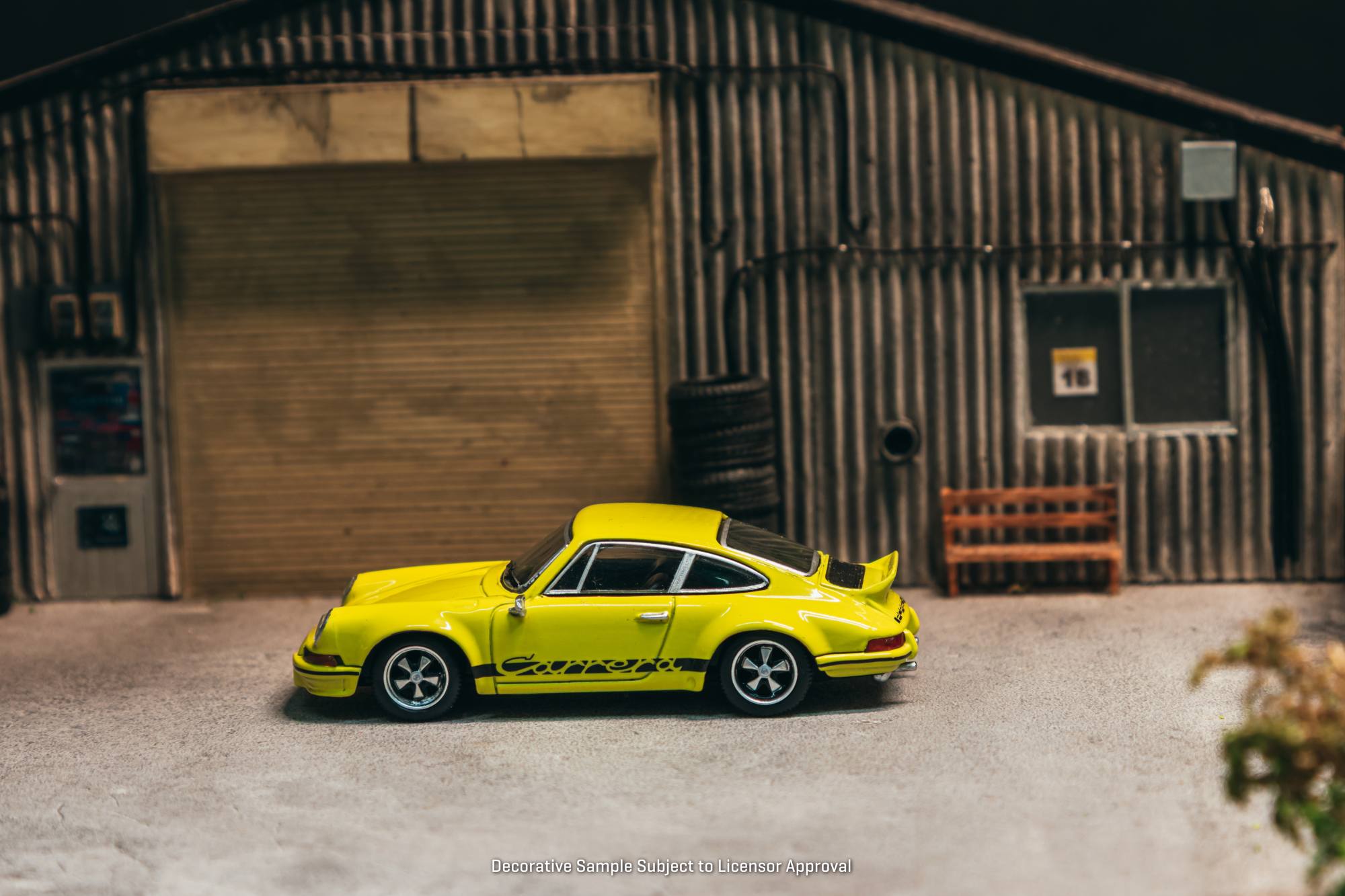 Porsche 911 Carrera RS 2.7 Lightweight yellow 1:64 Tarmac