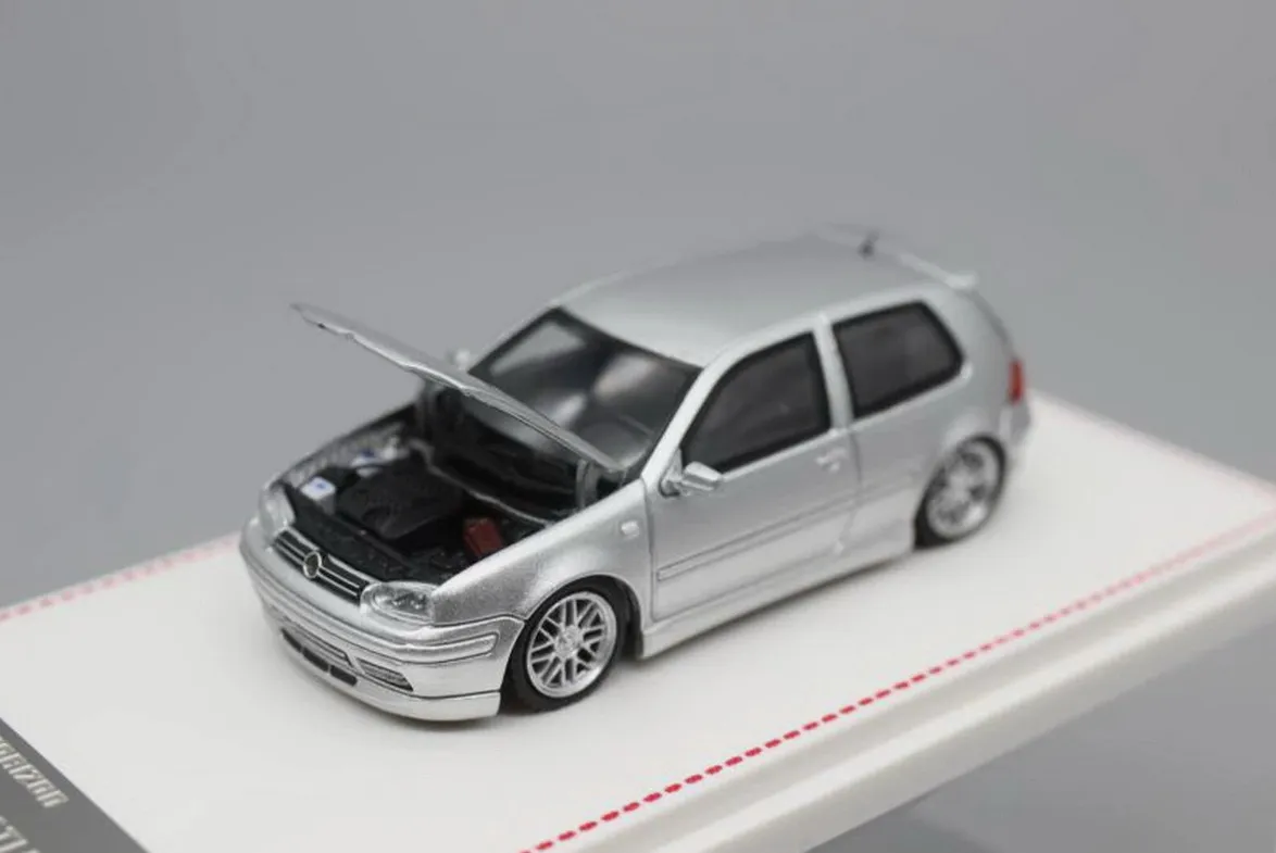 Volkswagen Golf GTI MK4 silver 1:64 Focal Horizon