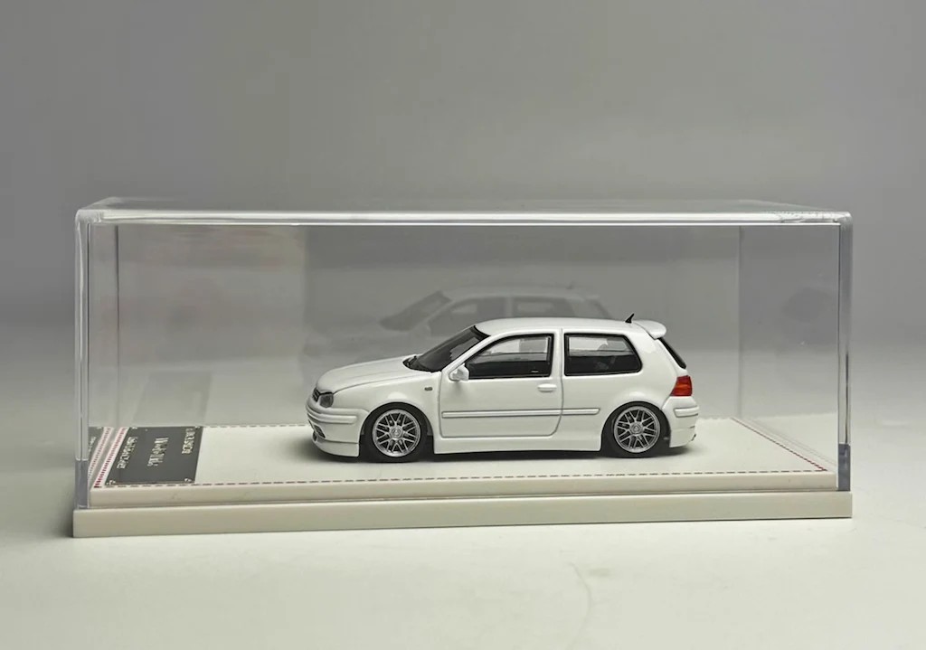 Volkswagen Golf GTI MK4 white 1:64 Focal Horizon