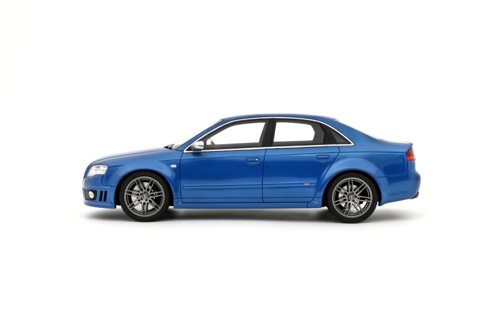 Audi RS 4 B7 Sedan 2007 Sprint Blue 1:18 OttOmobile