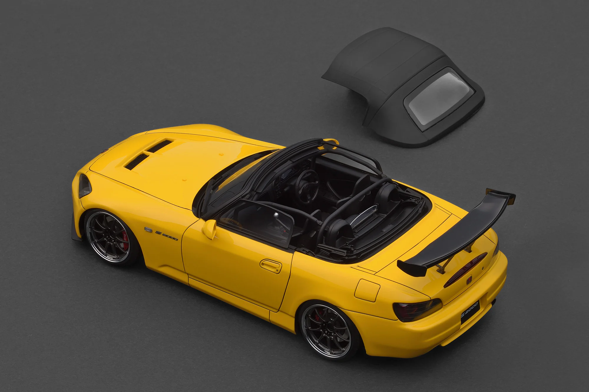 Honda S2000 AP1 yellow 1:18 Ignition Model