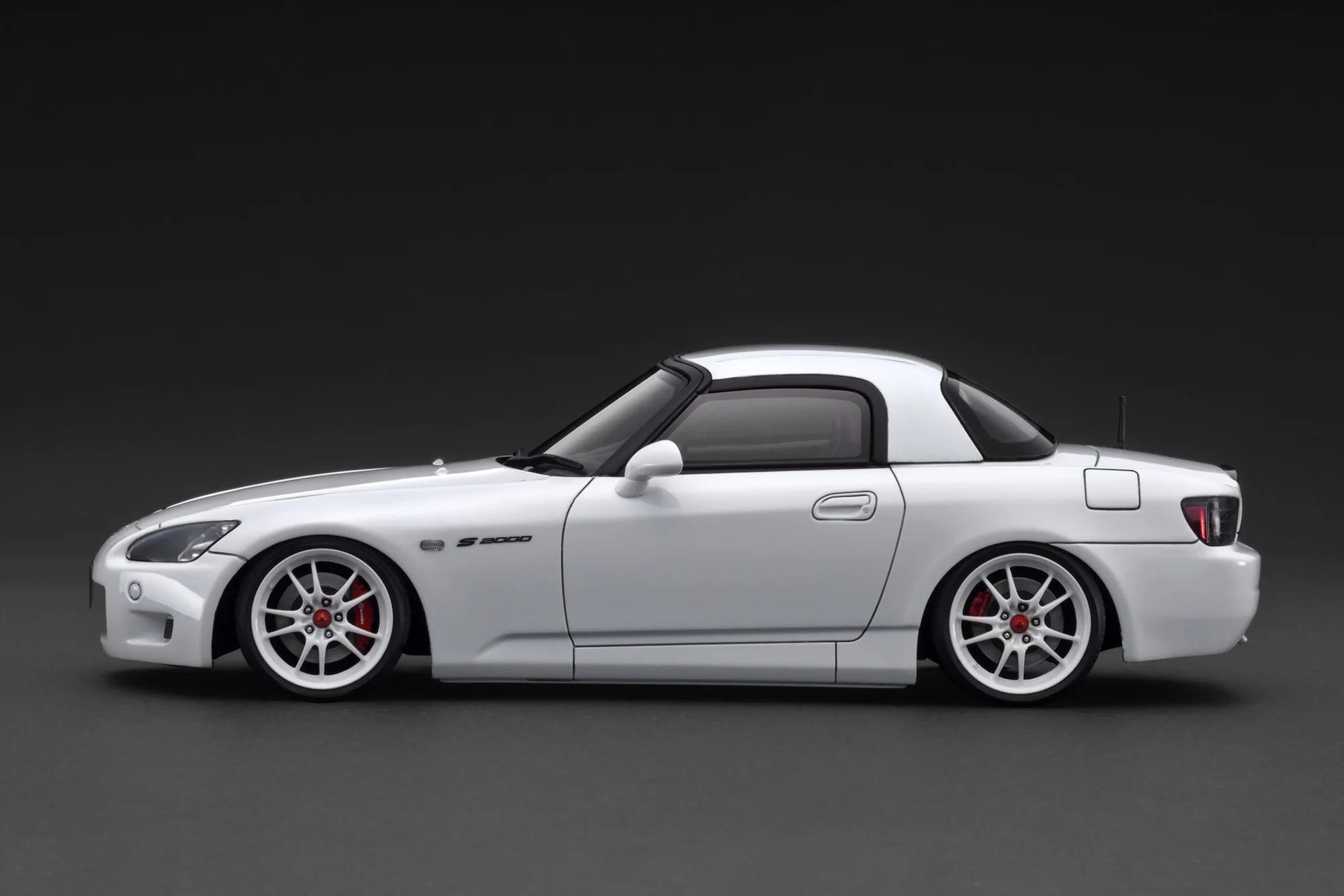 Honda S2000 AP1 white 1:18 Ignition Model