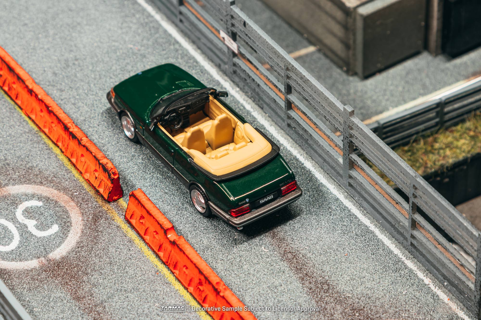 Saab 900 1997 Turbo Cabriolet dark green 1:64 Tarmac