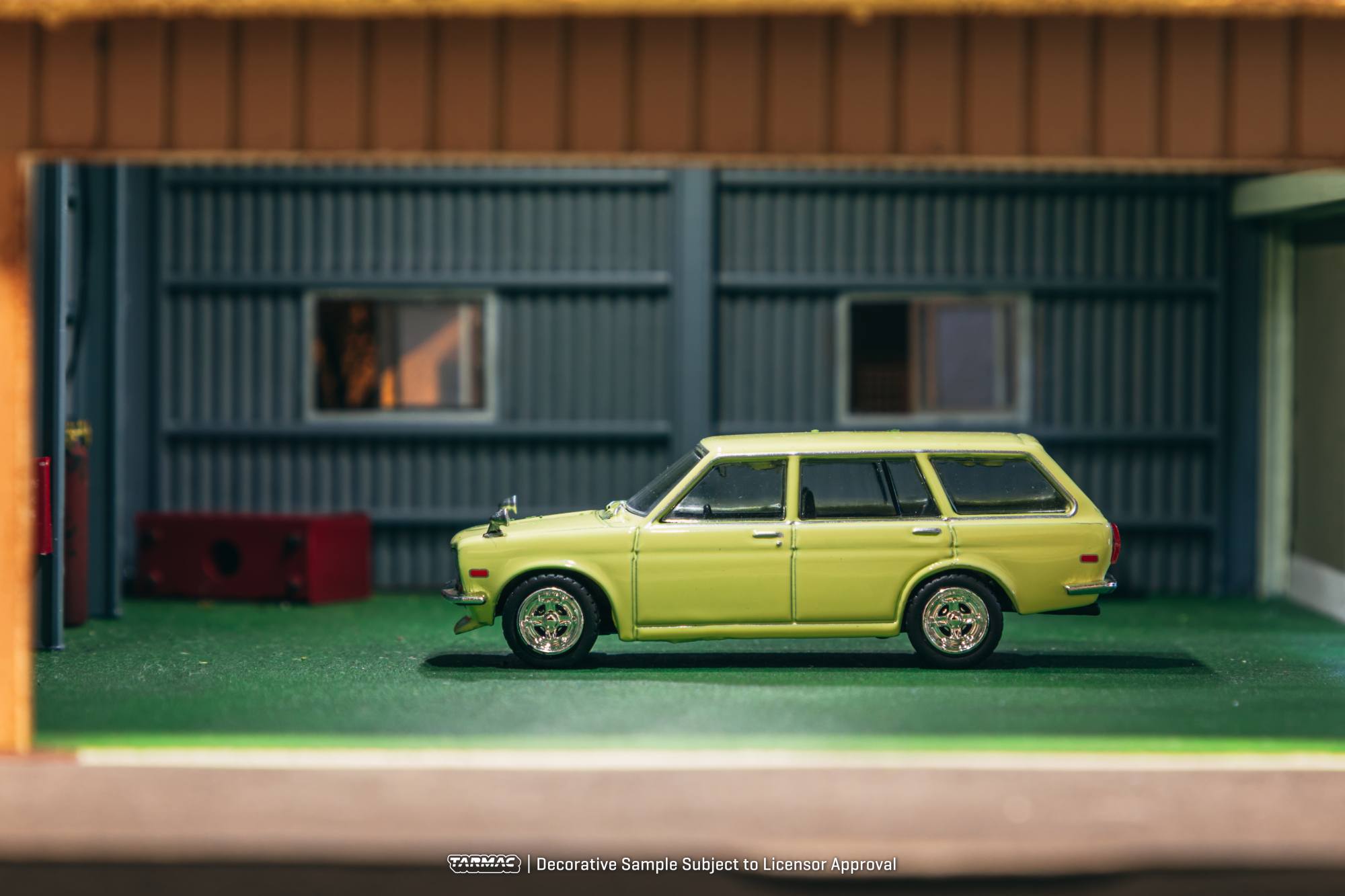 Datsun 510 1973 Bluebird Wagon yellow 1:64 Tarmac
