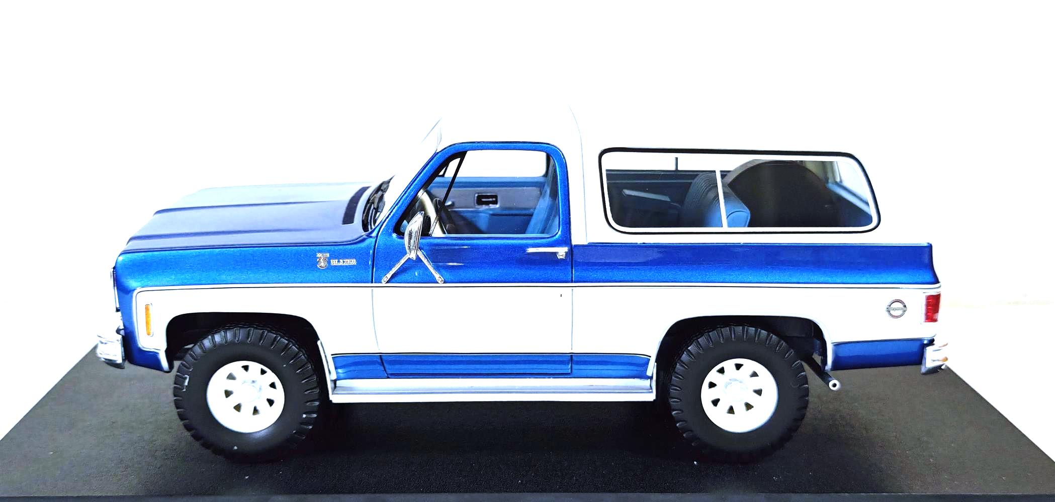 Chevrolet Blazer K5 4x4 1978 blue/white 1:18 Cult Scale Models