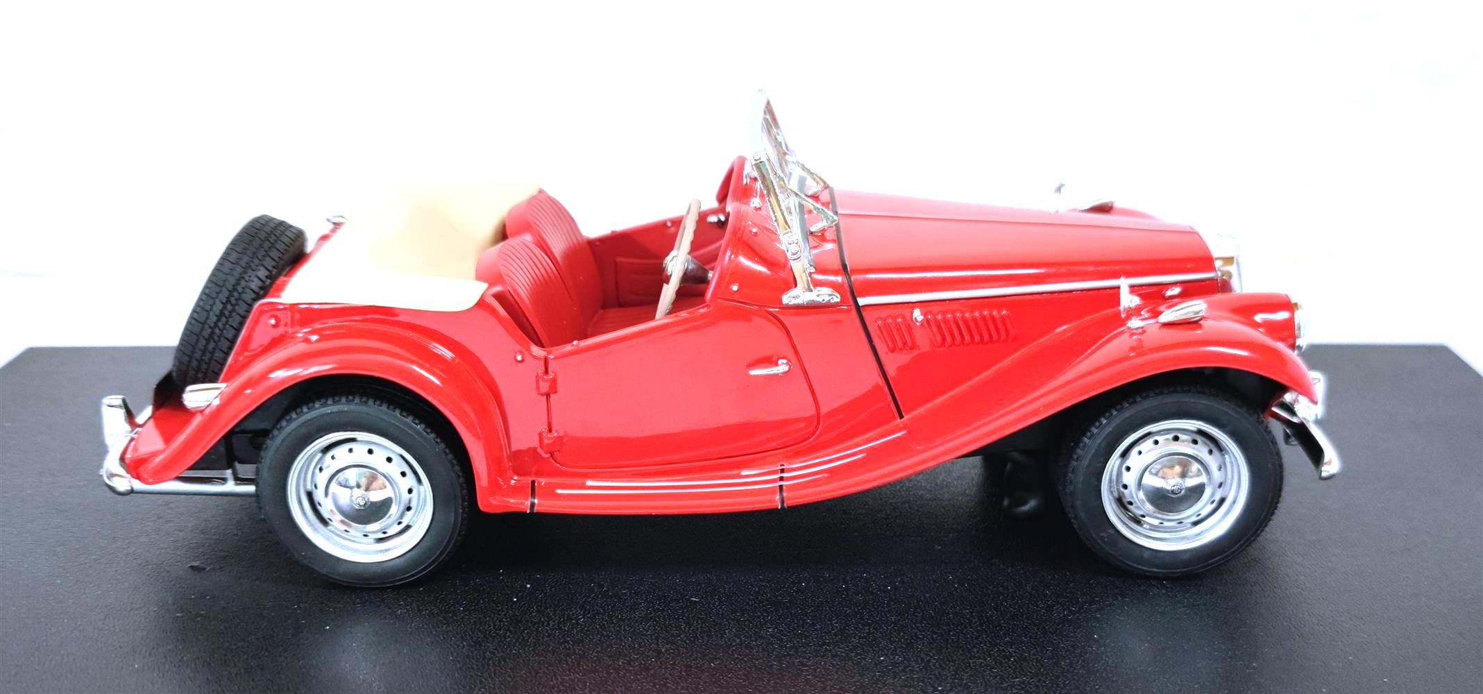 MG TF Cabriolet Open 1953 red 1:18 Cult Scale Models