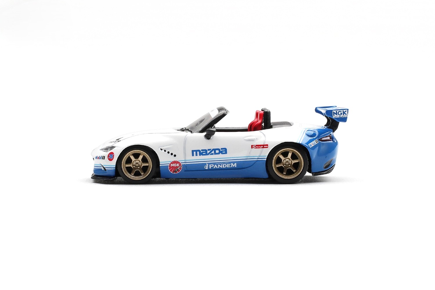 Mazda MX-5 (ND) Miata Pandem IMSA 2025 white/blue 1:64 Mini GT
