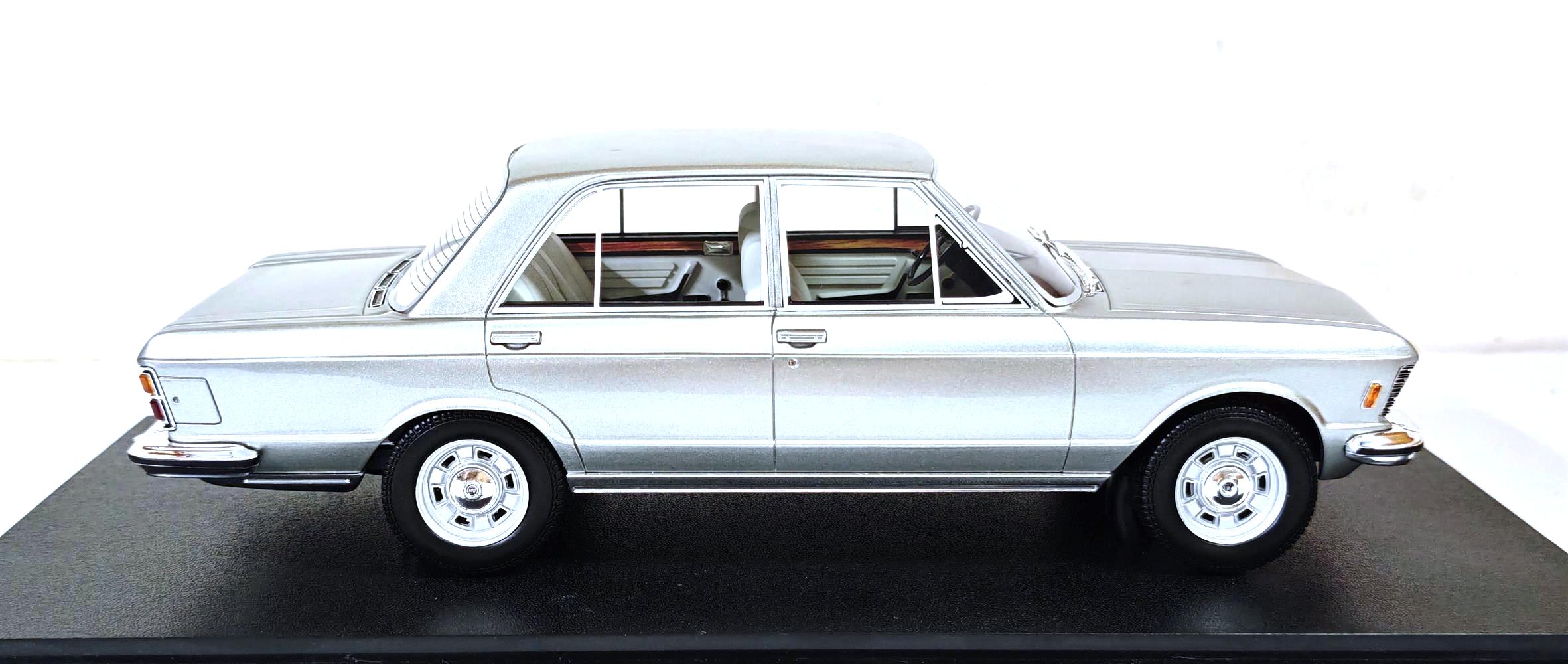 Fiat 130 Berlina 1969 silver 1:18 Cult Scale Models