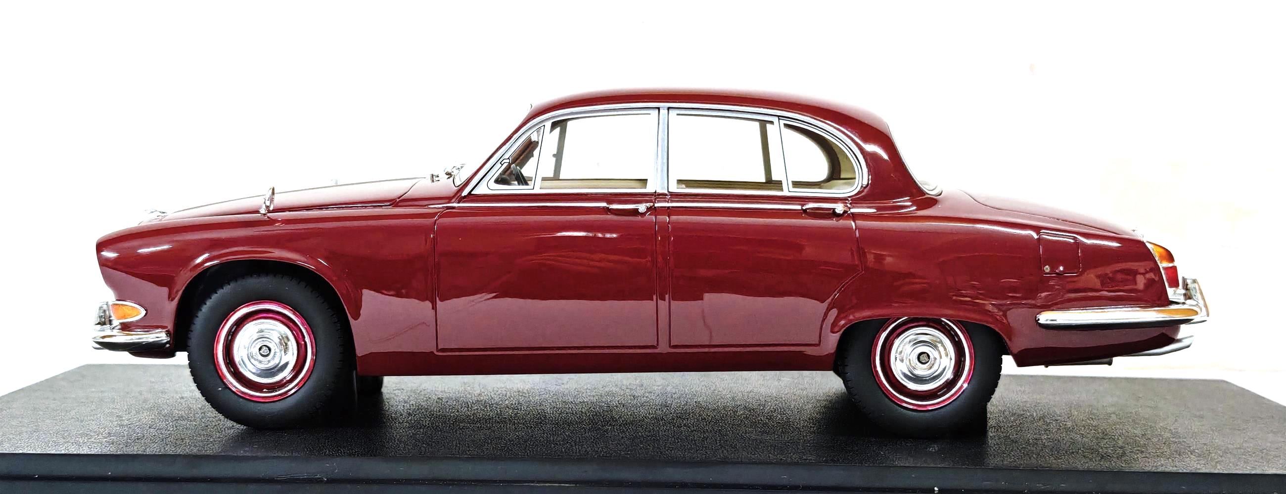 Jaguar 420 1967 regency red 1:18 Cult Scale Models