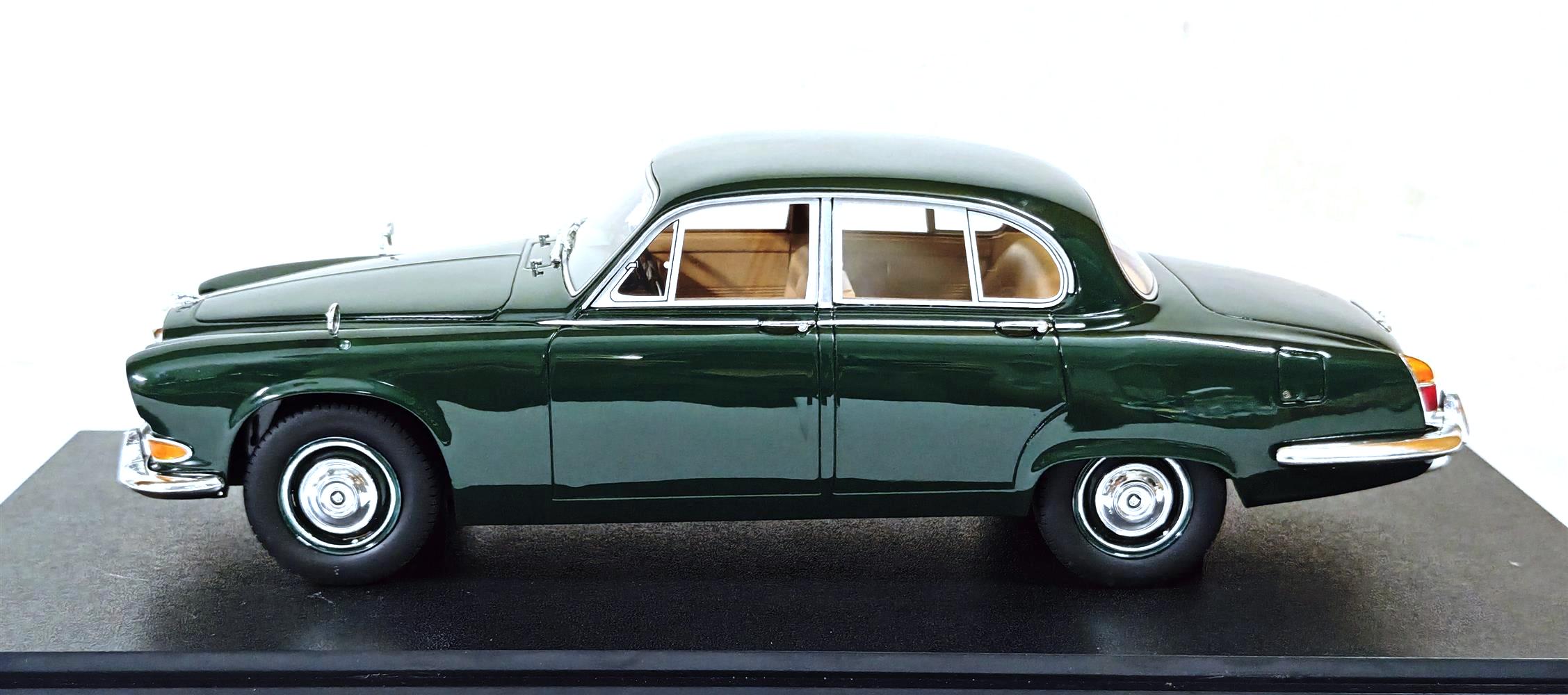 Jaguar 420 1967 British racing green 1:18 Cult Scale Models